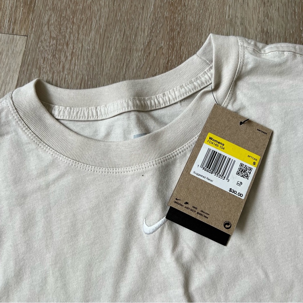 Nike Sportswear Essential Women's T-Shirt - Picture 2 of 2